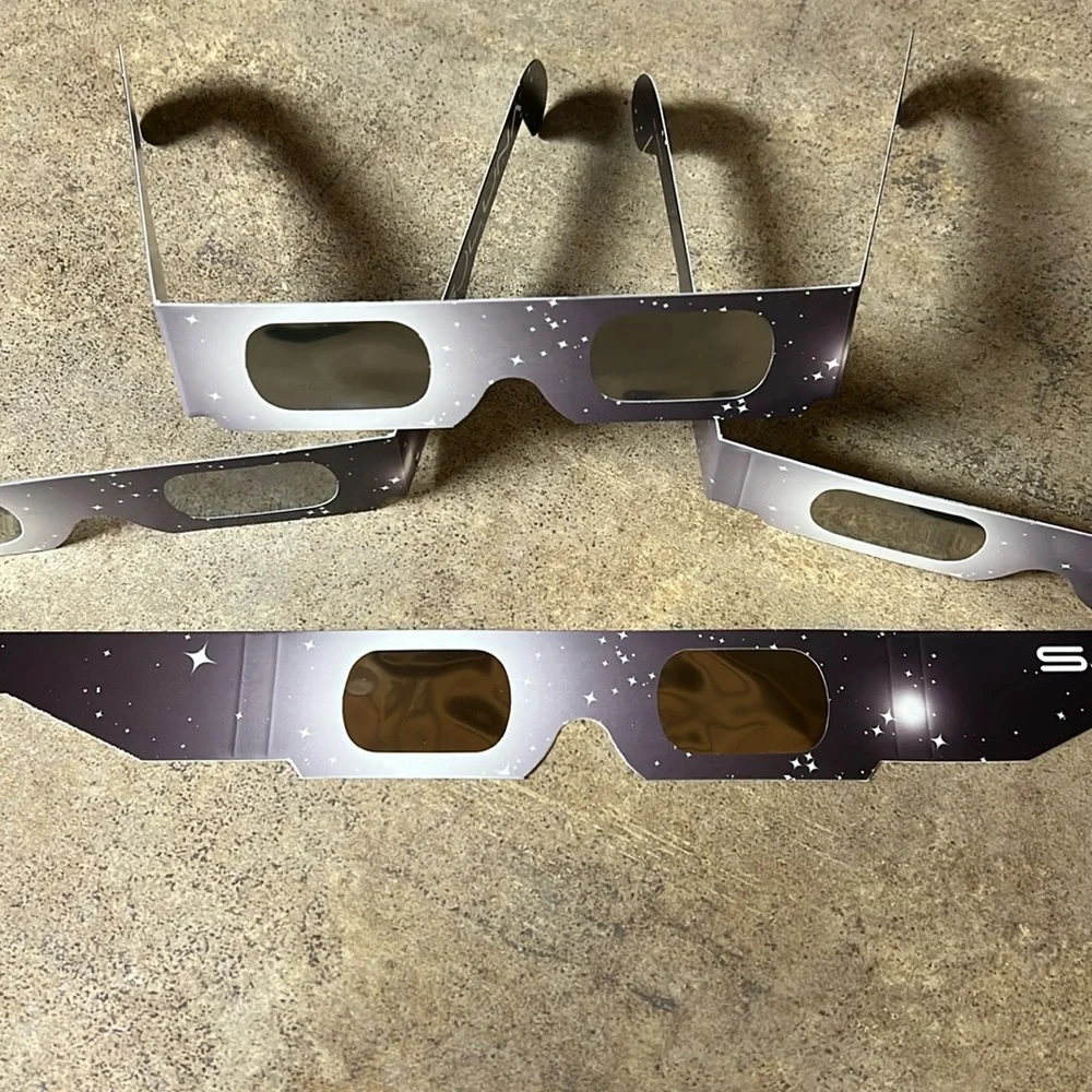 Pack of 4 solar eclipse glasses. New